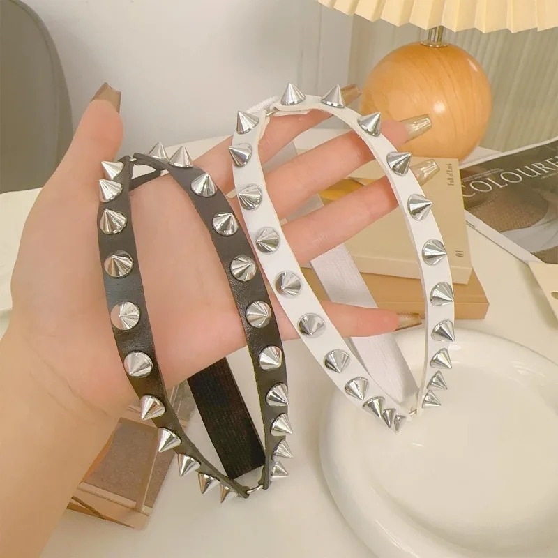 Doppelreihiger Kegelnieten-Bei – Body Jewelry Thigh Chain Bewertung und Preis